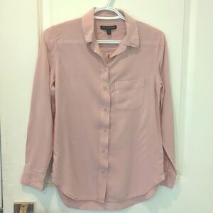 Banana  Republic button down shirt in subtle pink
